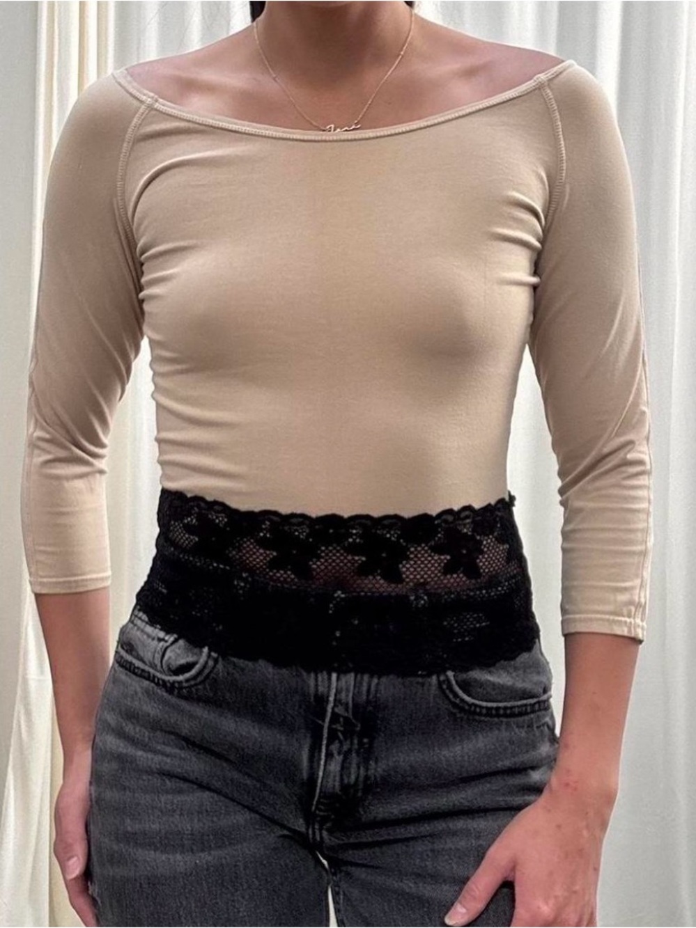 Rare - Vintage 3/4 sleeve boat neck top with lace bottom hem